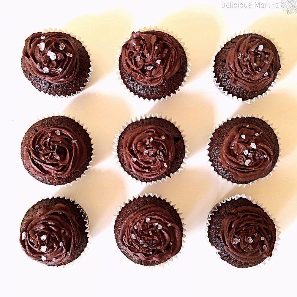 Cupcakes-veganos-de-chocolate-con-frosting-de-chocolate-y-sal-4-2